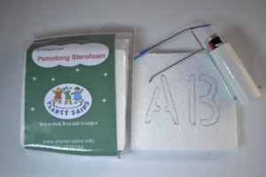 Memotong sterofoam dengan alat bertenaga baterai (>1x pakai)