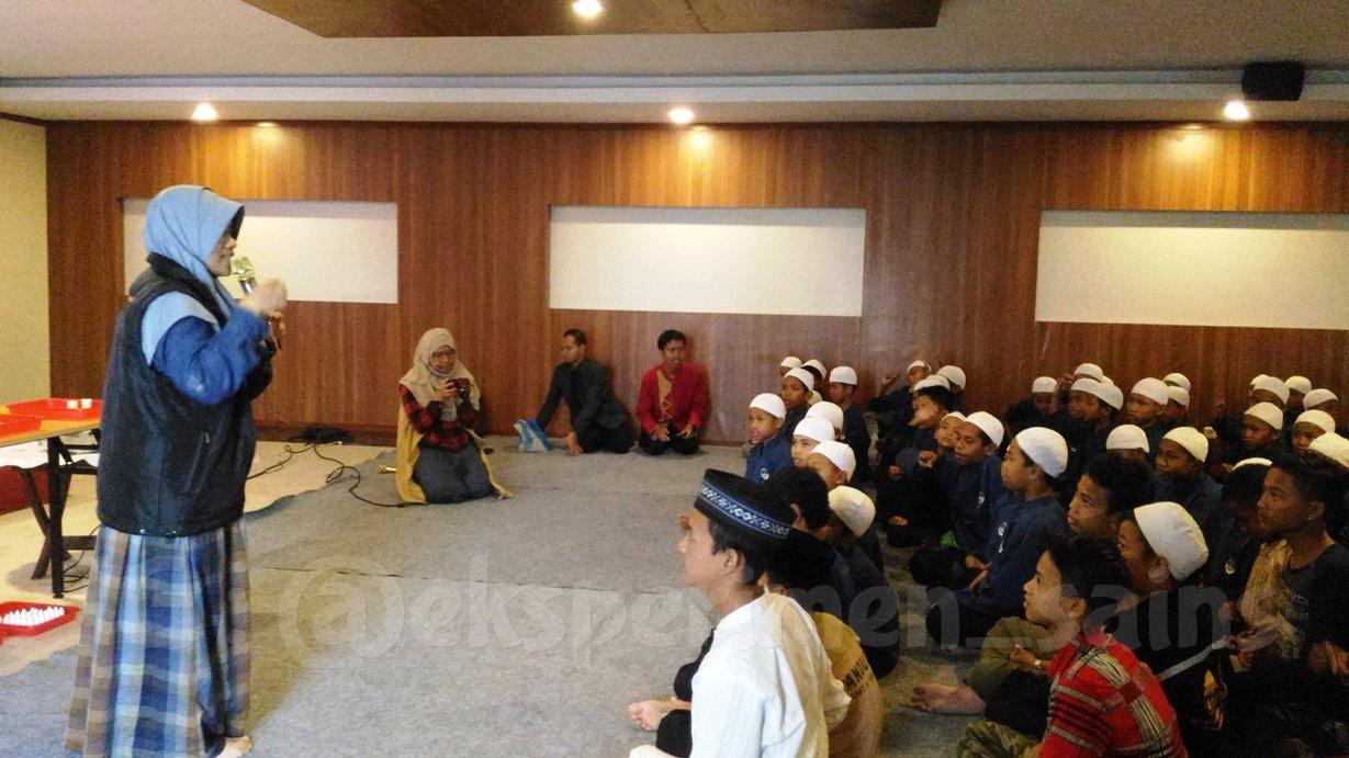 Workshop-sains-islamic-science-camp-untuk-adik-yatim-dan 